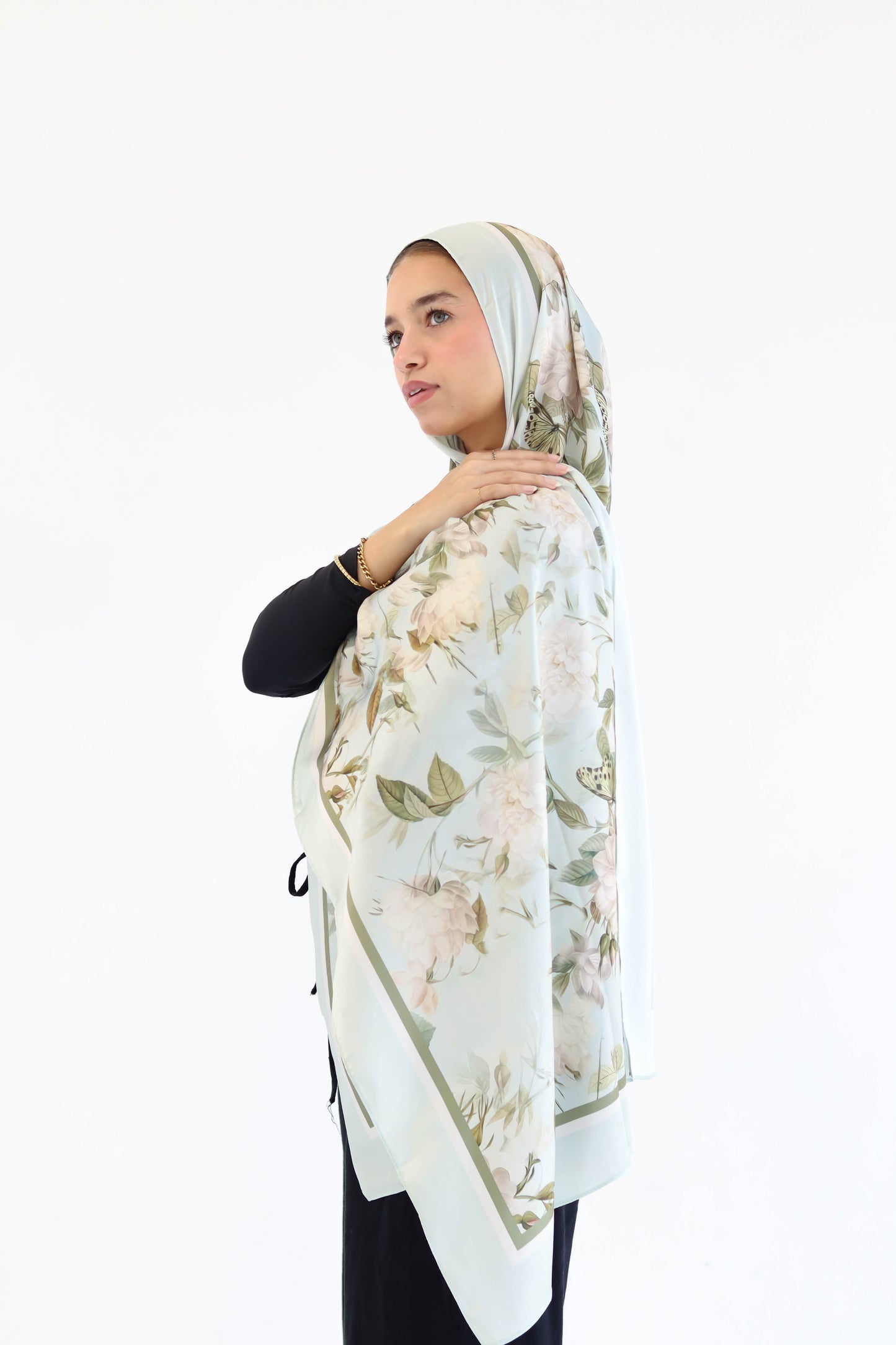 Hawa and Crystal petal in Satin