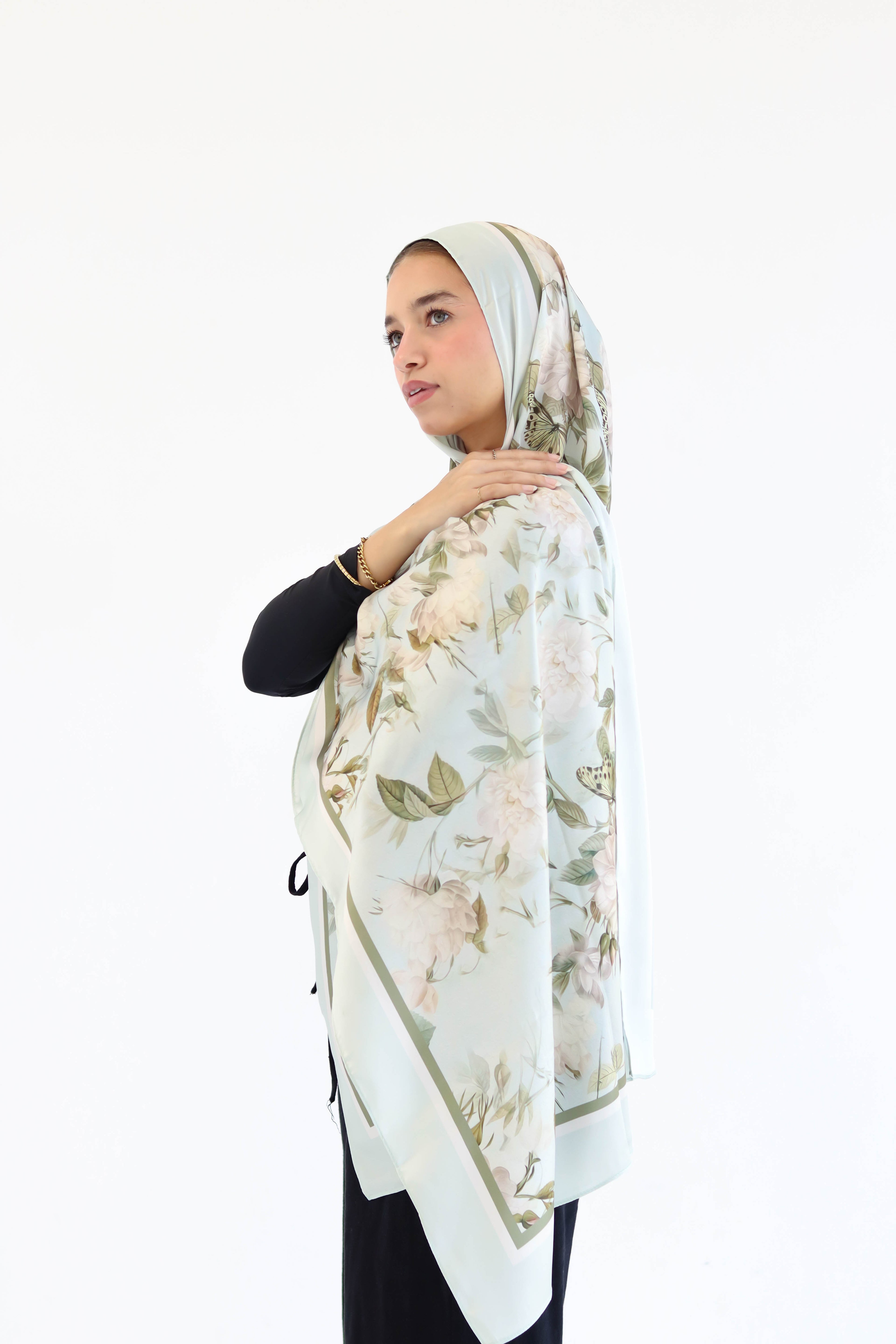 Hawa and Crystal petal in Satin