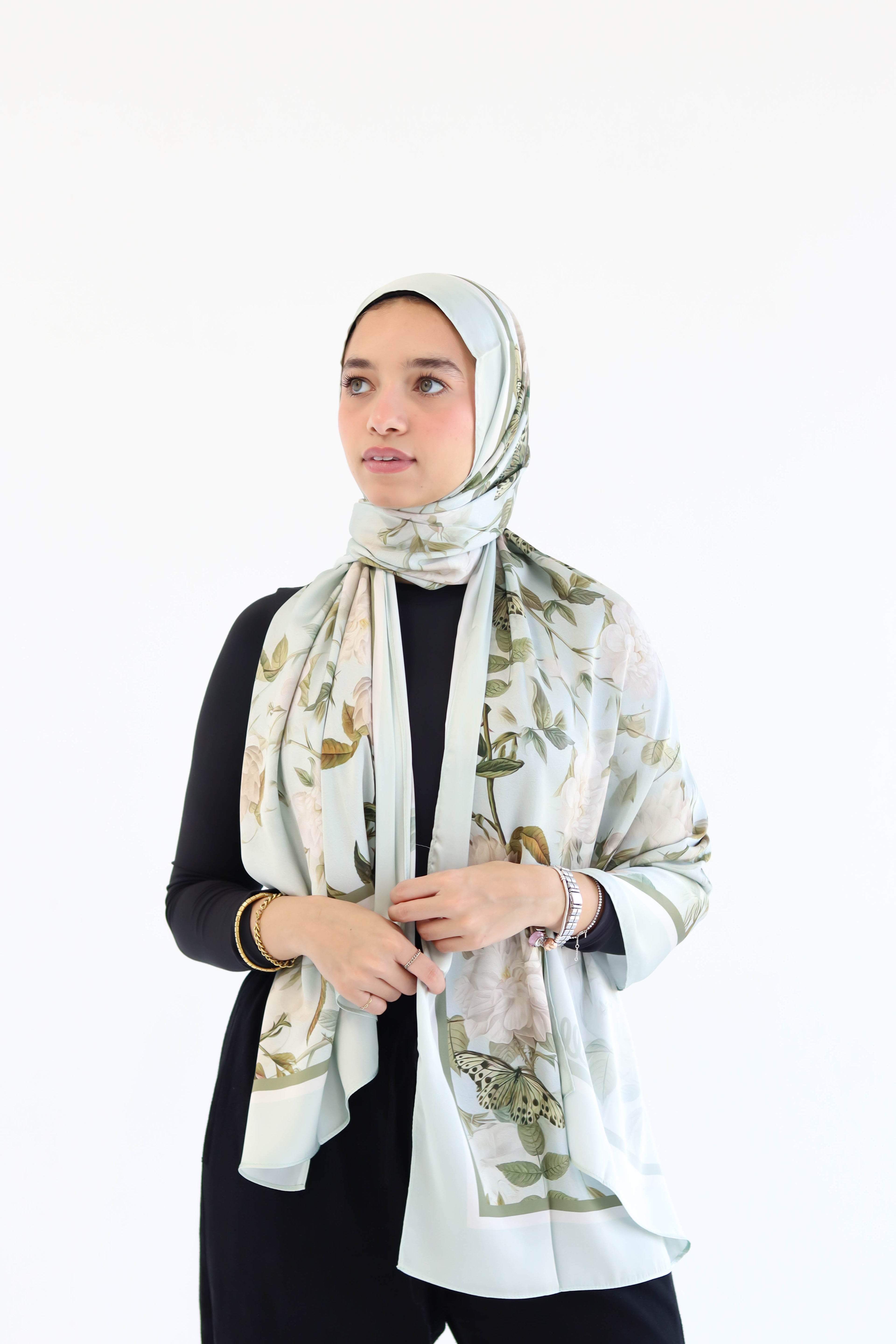 Hawa and Crystal petal in Satin