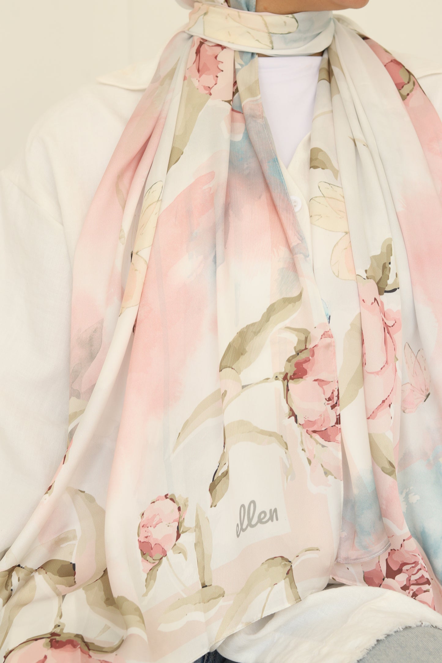 Dreamy peonies in Satin